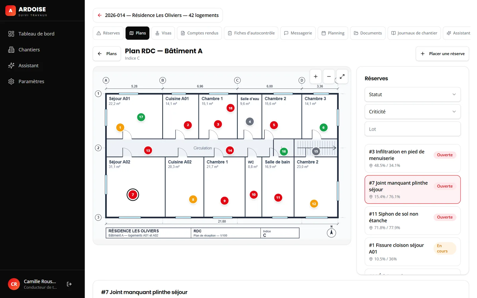 Espace de travail du plan du rez-de-chaussée : dix-huit réserves numérotées posées sur le plan, avec des pastilles de couleur selon leur statut, la réserve n°7 sélectionnée et la liste des réserves à droite.